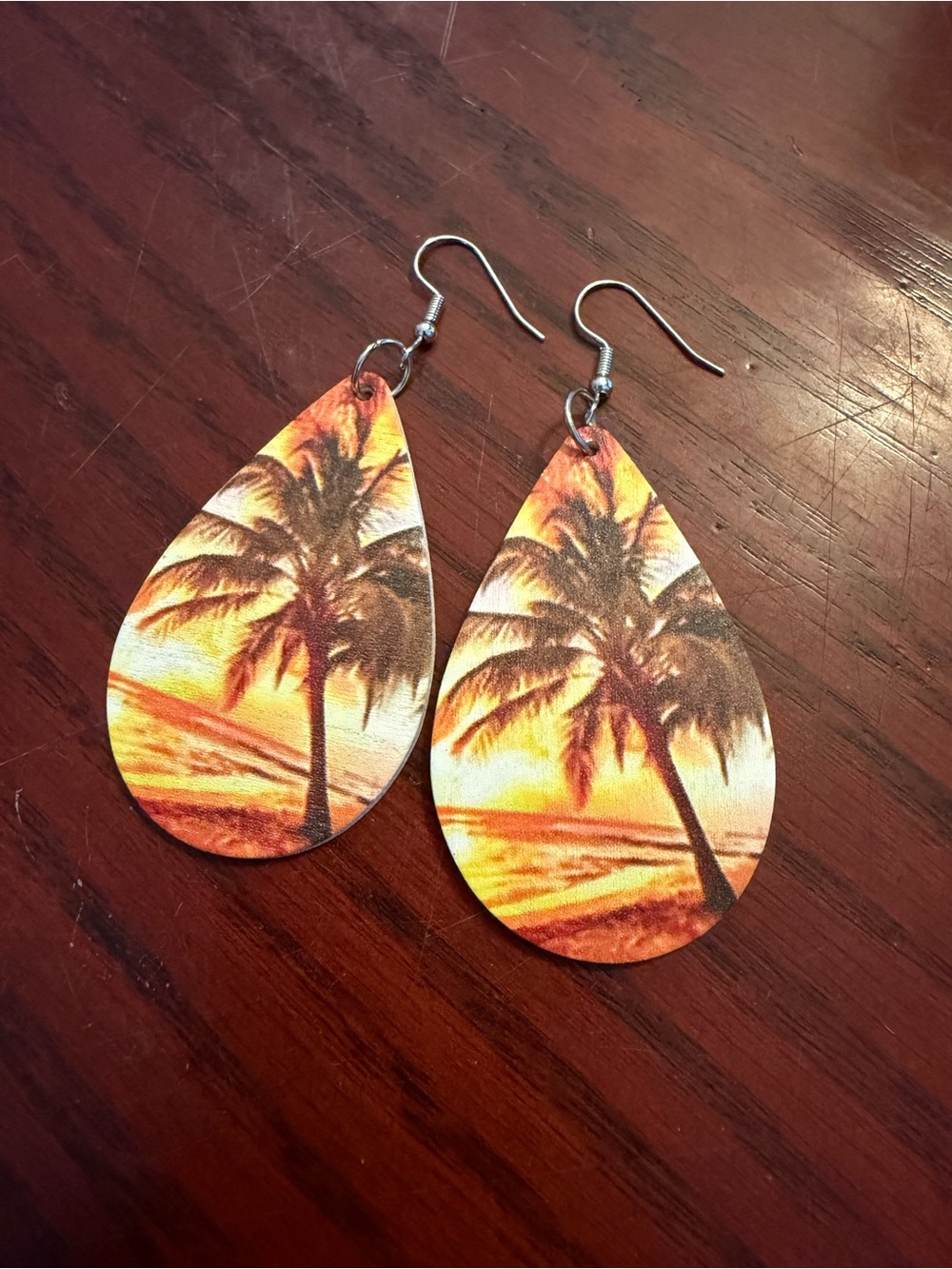 ✴️New✴️Sunset Palm Tree Teardrop Earrings ($2.00)
